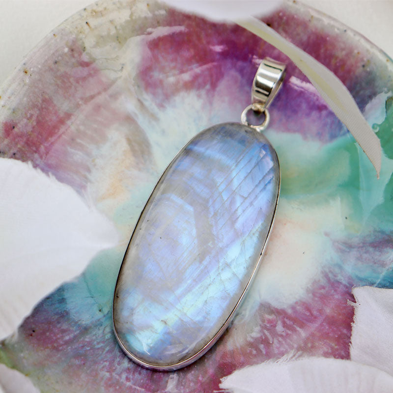 large oval moonstone silver gemstone pendant