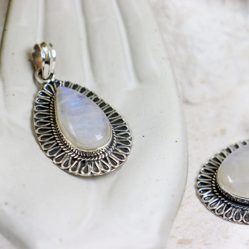 moonstone silver gemstone pendant